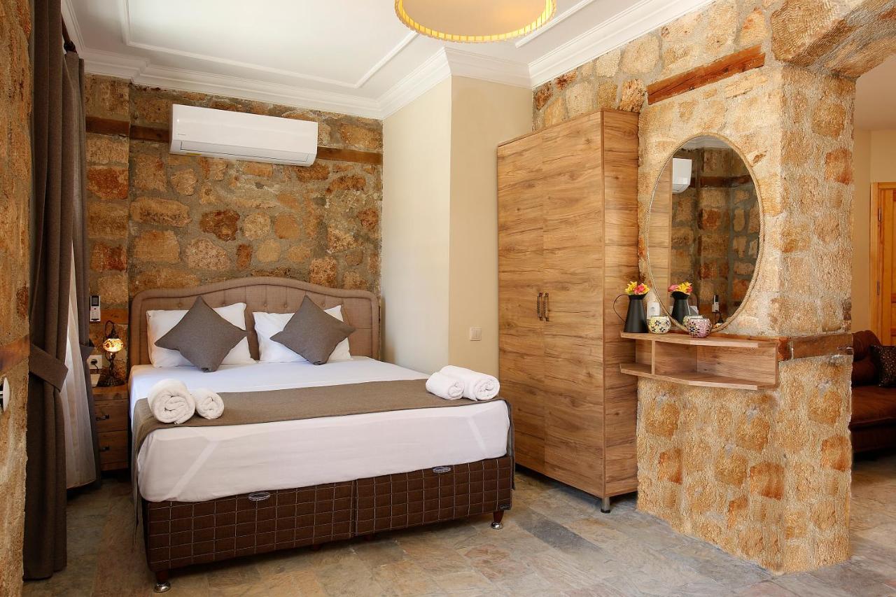 Castle Boutique Gazde/Camere de închiriat